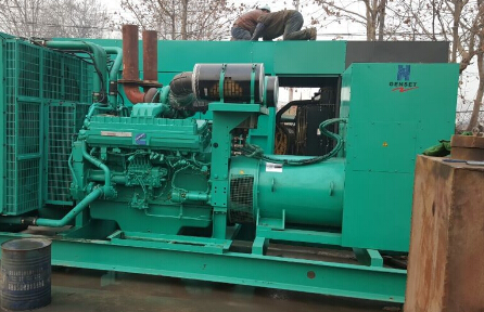 涞水发电机组如何判断水冷式机油散热器内部是否需要清洗？